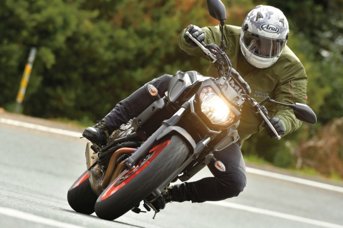 YAMAHA MT-07 ABS コーナリング走行