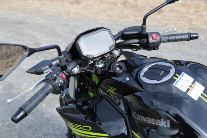 カワサキ Z650 ハンドルまわり