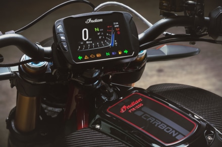 インディアンモーターサイクル 2020 FTR CarbonのLCDスクリーン