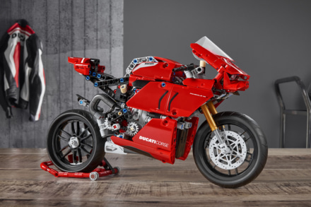 V4エンジンの回転も再現！ドゥカティ・パニガーレV4 Rのレゴモデルが6月1日から国内販売開始