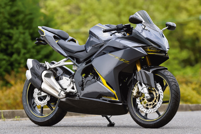 マジカルレーシング ストリートボディワーク for CBR250RR デモ車