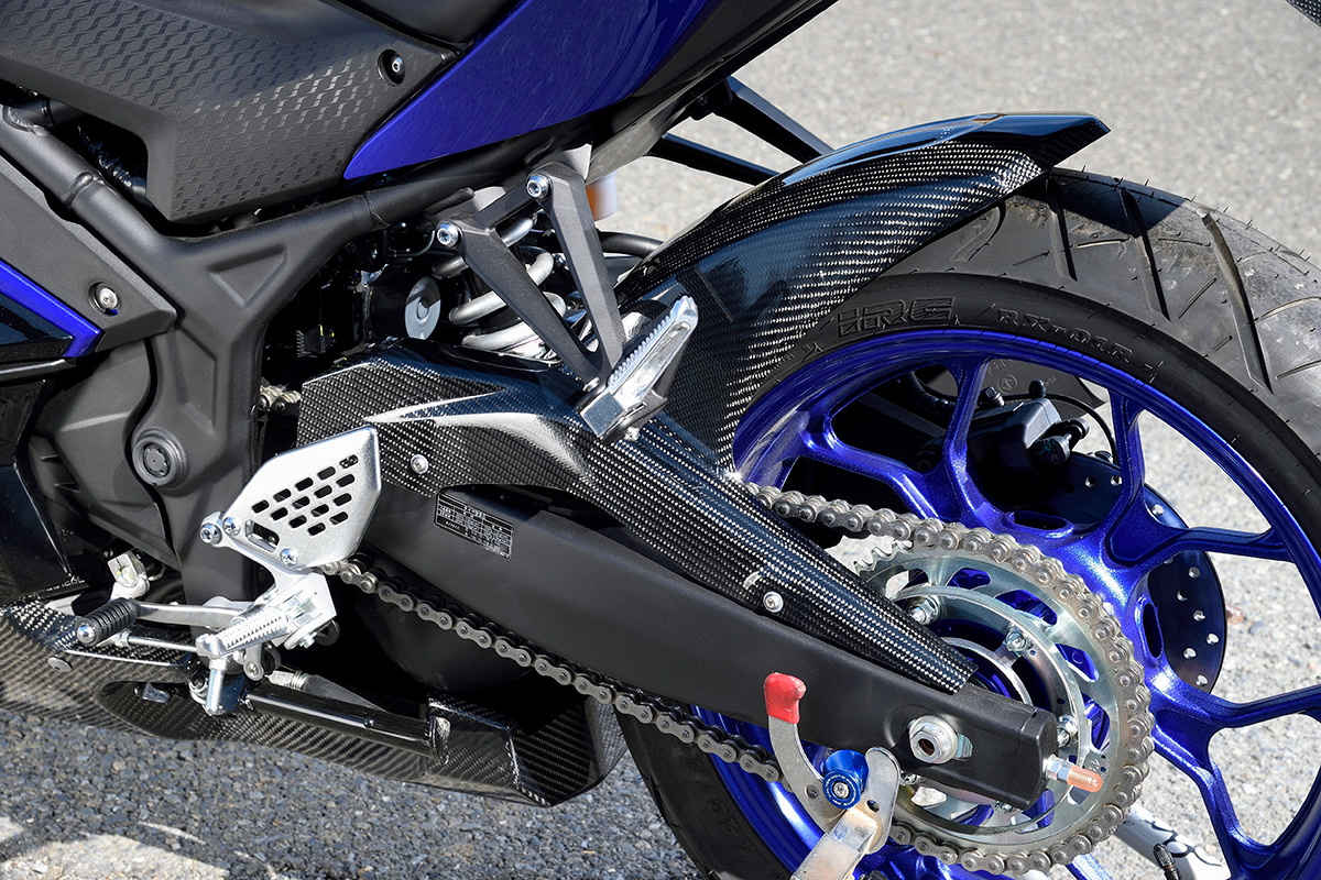カーボンの鎧をまとい個性をアップ！“マジカルレーシング ストリートボディワーク for YZF-R25/3” - バイクアイテム - タンデムスタイル