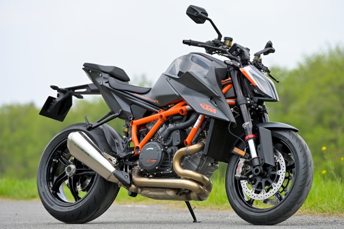 KTM 1290 SUPER DUKE R（2020年モデル）の7:3ビュー