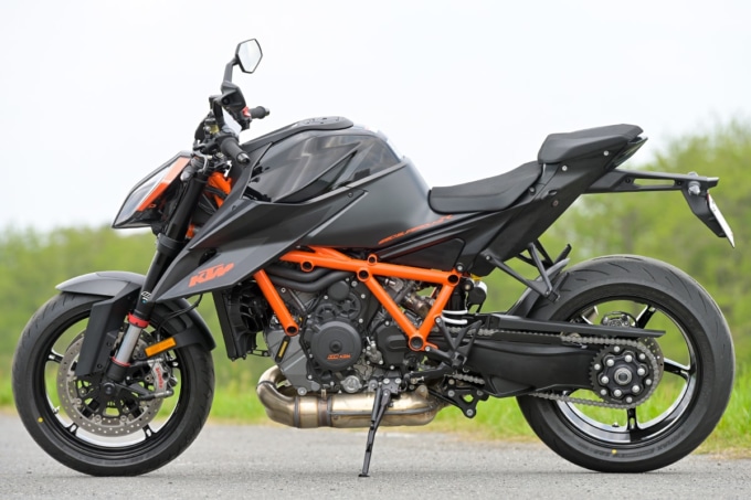 KTM 1290 SUPER DUKE R（2020年モデル）の左サイドビュー