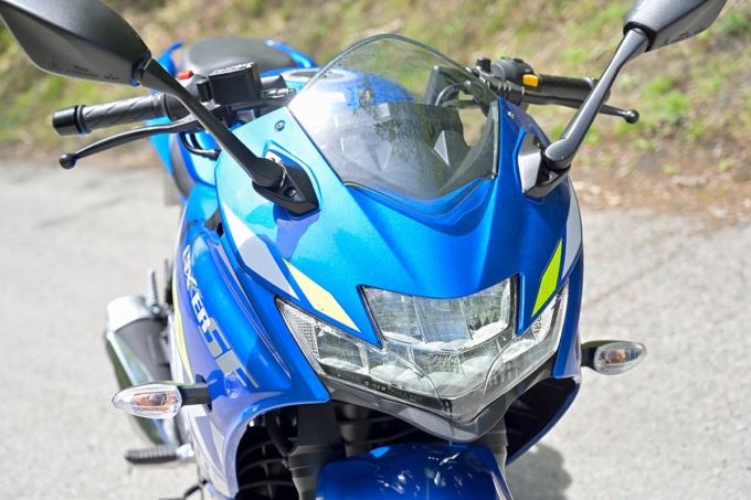 SUZUKI GIXXER SF250のヘッドライト