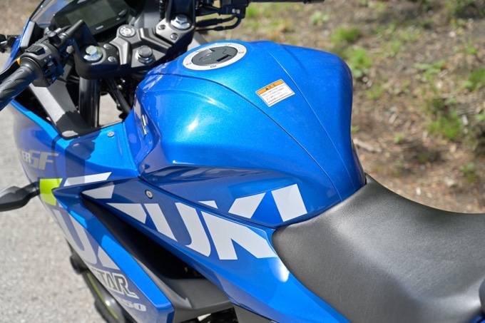 SUZUKI GIXXER SF250のタンク