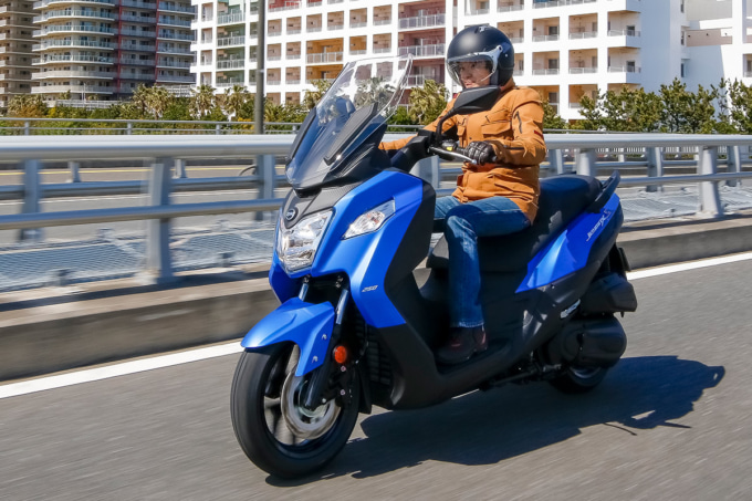 SYM JOYMAX Z250（ジョイマックスZ250）で街を走行