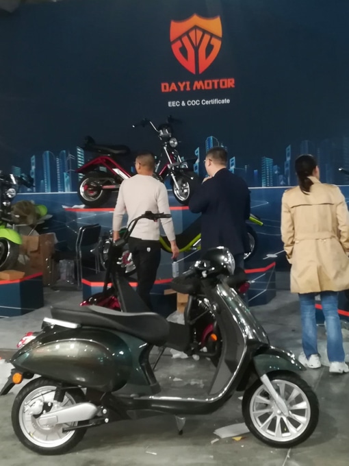 EICMA2019で中国企業から出展されたベスパに酷似したスクーター