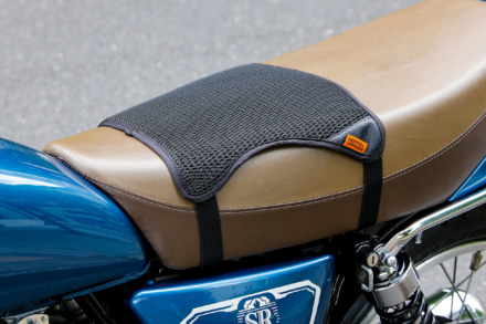 ドッペルギャンガー バイク用シートクッションセット メッシュクッションのみ装着した例