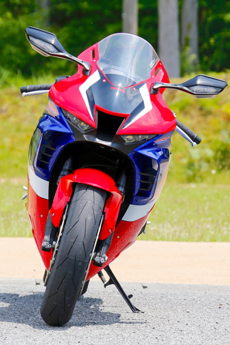 ホンダ CBR1000RR-R FIREBLADE フロントビュー