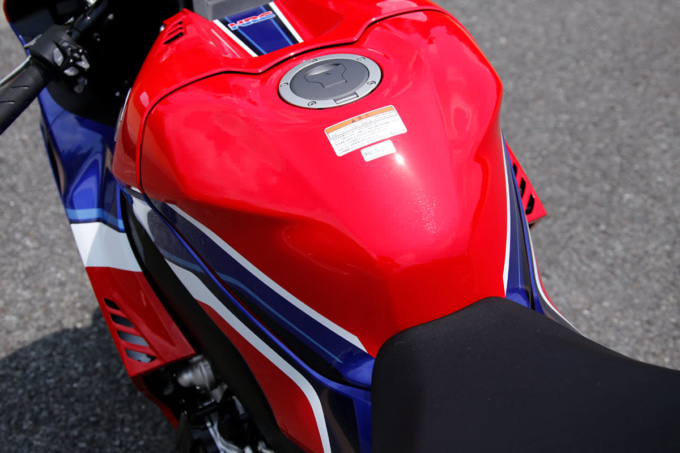 ホンダ CBR1000RR-R FIREBLADE タンク