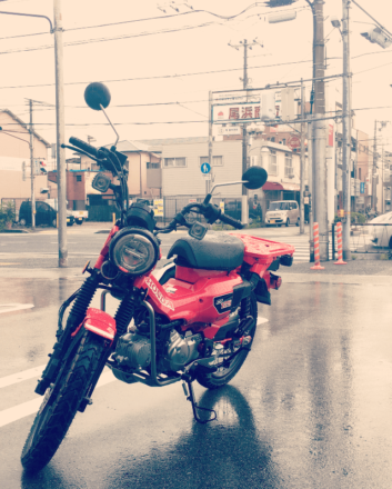 慣らし運転　雨宿り