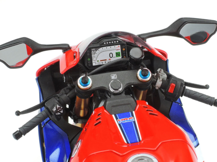 タミヤ 1/12スケール Honda CBR1000RR-R FIREBLADE SP ハンドル周りアップ