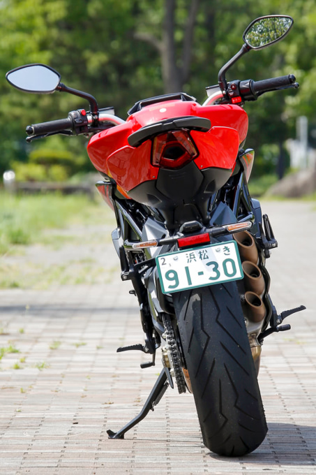 MV AGUSTA BRUTALE800 ROSSO リヤビュー