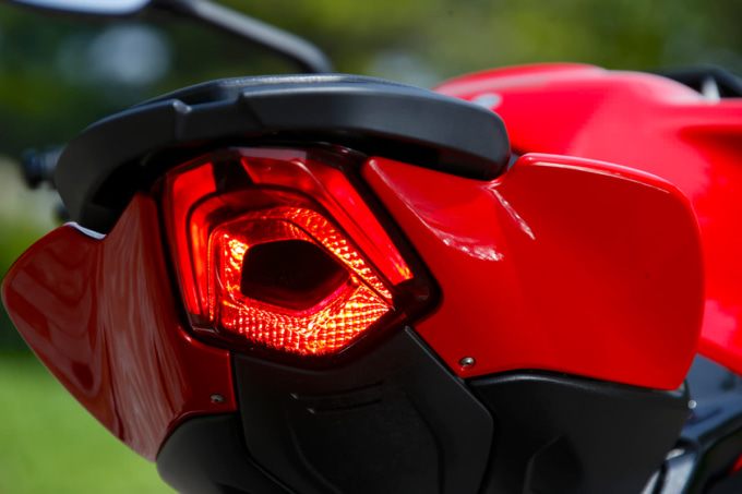 MV AGUSTA BRUTALE800 ROSSO テールカウル