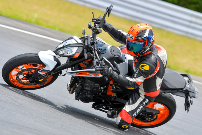 KTM 890DUKE R 走行