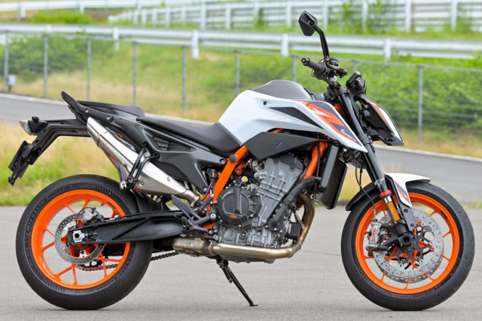 KTM 890DUKE R 右サイドビュー