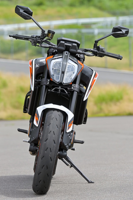 KTM 890DUKE R フロントビュー