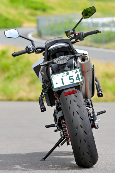 KTM 890DUKE R リヤビュー