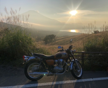 山中湖パノラマ台 夕陽とW800