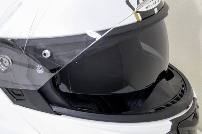 フルフェイス然としたシステムヘルメットは幅広い車種とマッチする “Y'S GEAR YJ-21 ZENITH Graphic” - メーカーイチオシ ヘルメット徹底チェック - タンデムスタイル