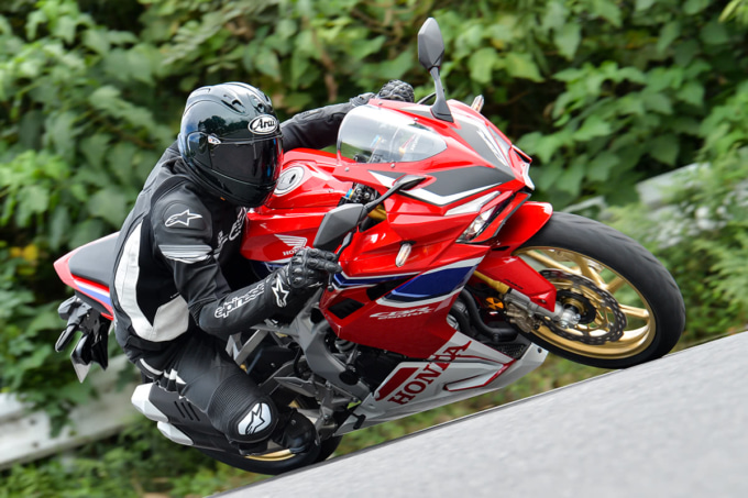 HONDA CBR250RR コーナリング走行