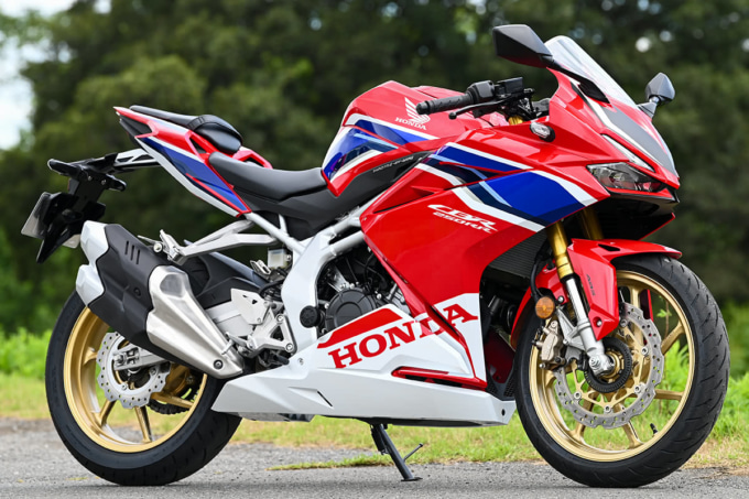 HONDA CBR250RR 右サイドビュー