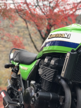 Kawasakiと紅葉の赤