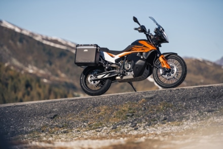 KTM 790ADVENTUREを買うと純正オプション10万円分がもらえるキャンペーン実施！