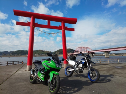 高滝湖の鳥居でパシャリ