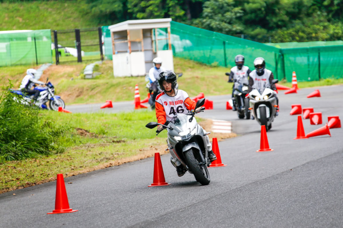 レッドバロン 那須MSLライディングスクール スラロームの練習