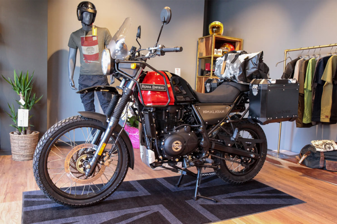 Royal Enfield Tokyo Show Roomに展示されているアドベンチャーモデルのヒマラヤン