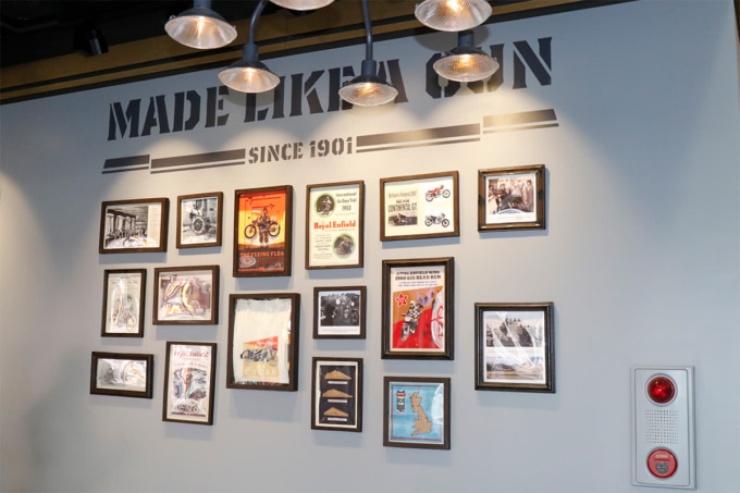 Royal Enfield Tokyo Show Room ポスター展示