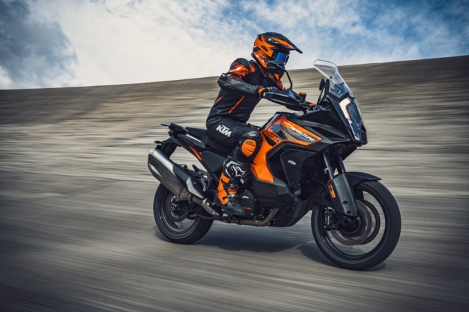 KTM 1290 SUPER ADVENTURE S 走行イメージ