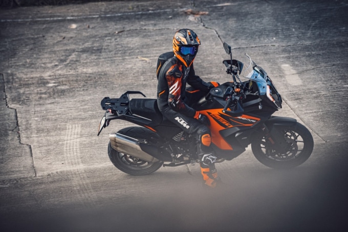 KTM 1290 SUPER ADVENTURE S 走行イメージ