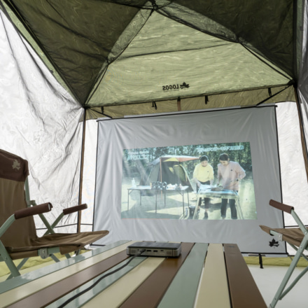 キャンプで自分だけの即席映画館！持ち運びコンパクトな“ポータブルLOGOSシネマスクリーン”が新登場