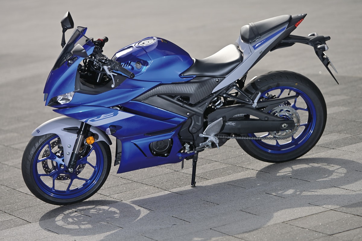 YZF R3　バイク　車体