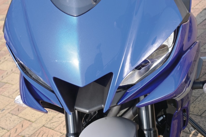 YAMAHA YZF-R3 フロント