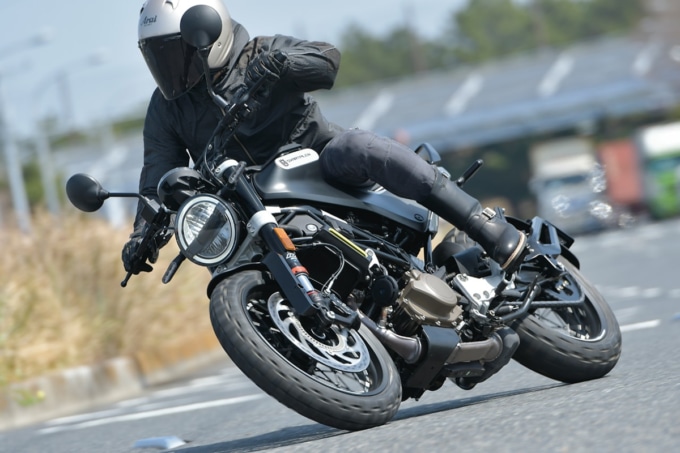 HUSQVARNA MOTORCYCLES SVARTPILEN125 走行イメージ