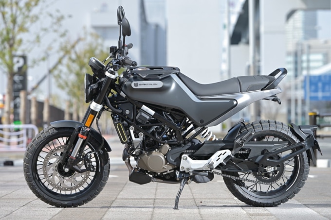 HUSQVARNA MOTORCYCLES SVARTPILEN125 左