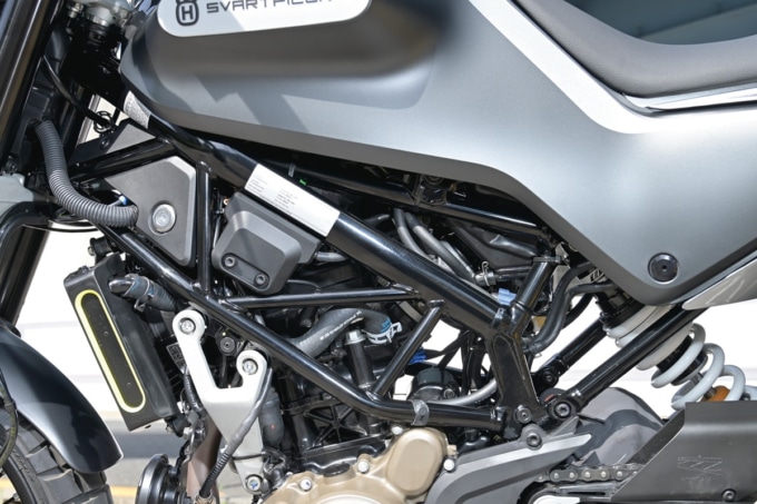 HUSQVARNA MOTORCYCLES SVARTPILEN125 フレーム