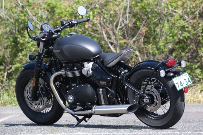 TRIUMPH BONNEVILLE BOBBER 左