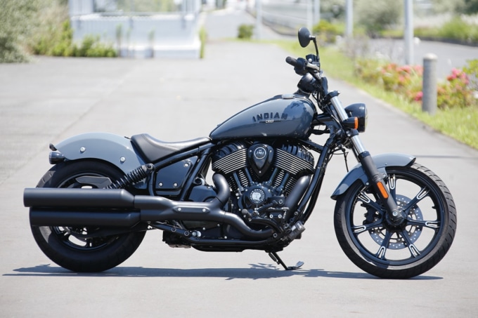 INDIAN MOTORCYCLE CHIEF DARK HORSE 右