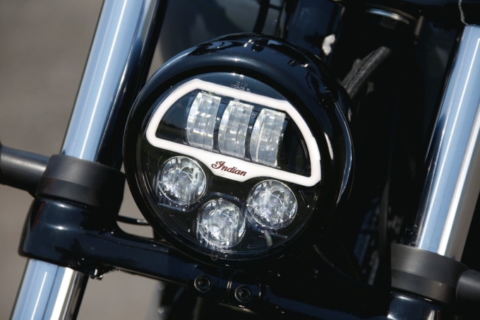 INDIAN MOTORCYCLE CHIEF DARK HORSE LEDヘッドライト