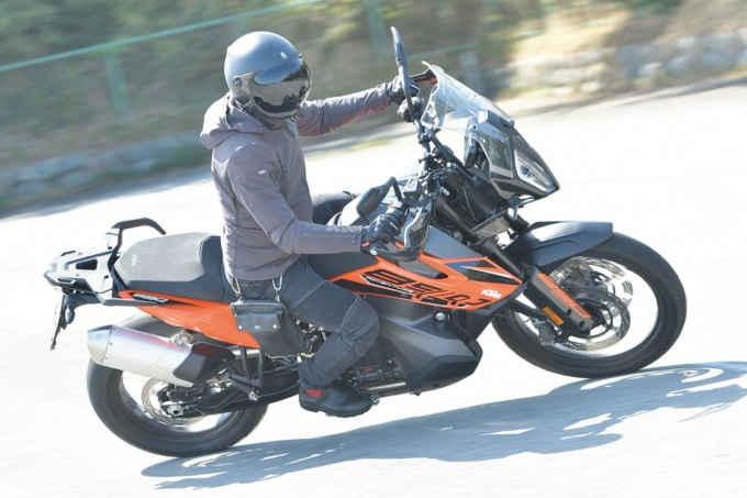 KTM 890ADVENTURE 走行イメージ