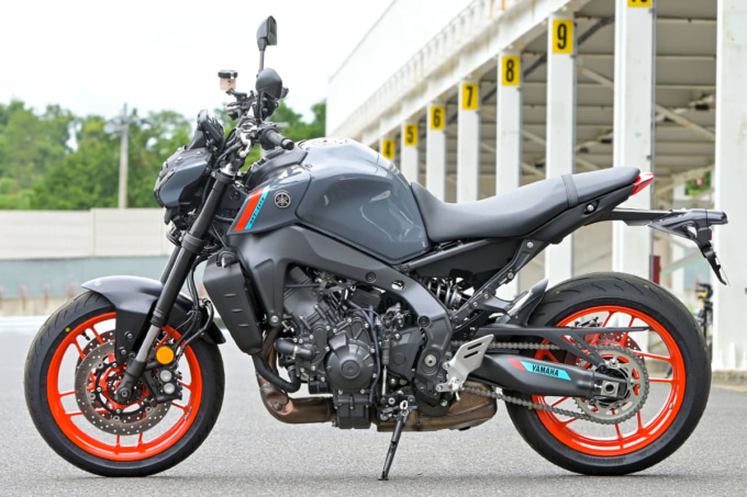 YAMAHA MT-09 ABS 左サイドビュー