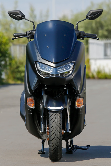 YAMAHA NMAX（2021年モデル）フロントビュー