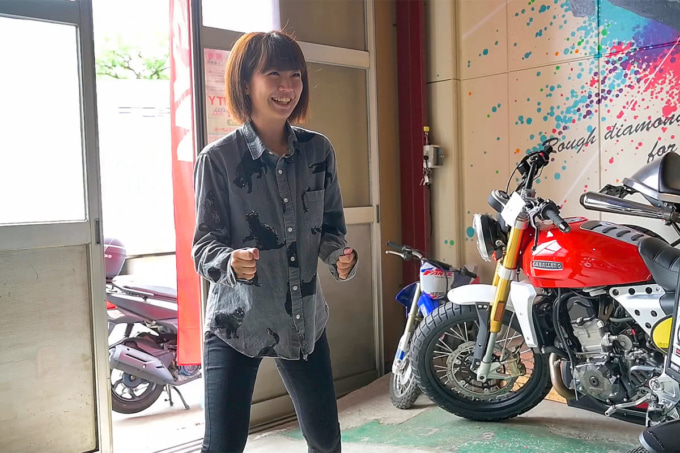 “にゃんば”ことバイク声優の難波佑香（なんばゆうか）がスクータークロスに参戦するためモータリストの門をたたく