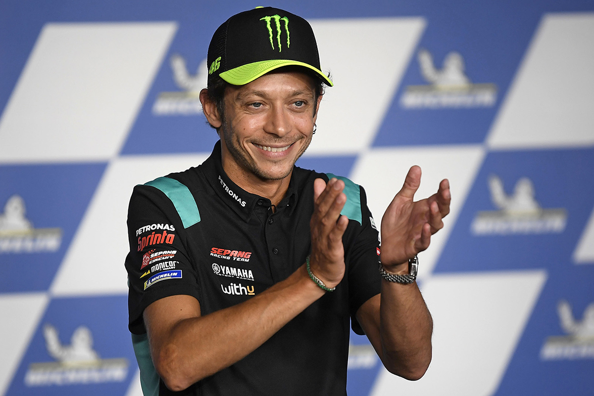 輝かしい戦歴を残したバレンティーノ ロッシ選手が21年シーズンを最後にmotogpを引退 バイクニュース タンデムスタイル 輝かしい戦歴を残したバレンティーノ ロッシ選手が21年シーズンを最後にmotogpを引退 バイクニュース タンデムスタイル