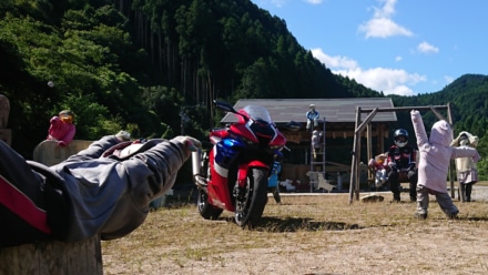 かかしの村が大騒ぎ